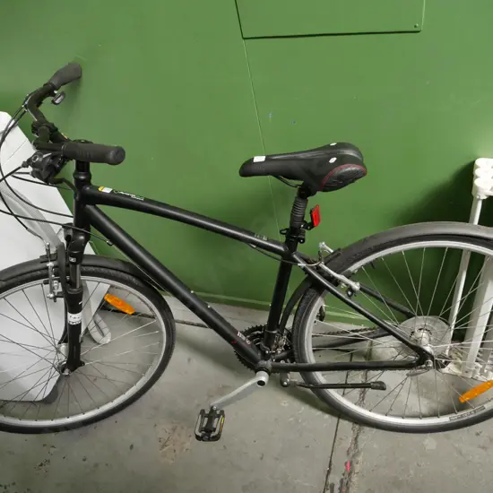 Avanti black road bike