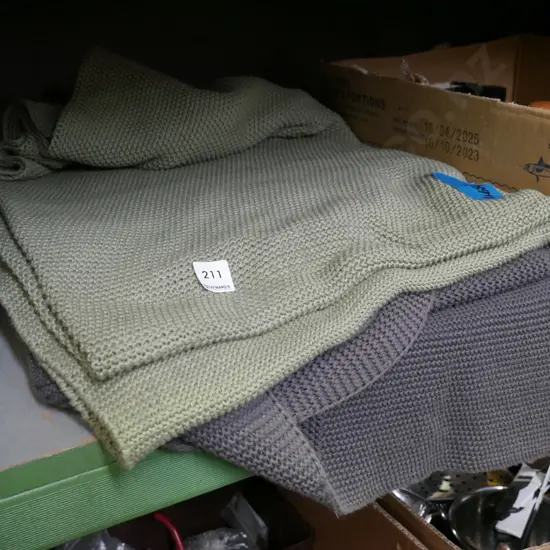 2x 100% cotton blankets