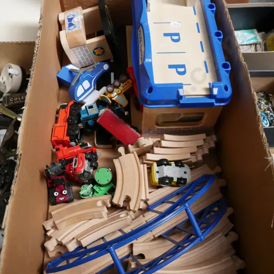 box; plastic and wood Thomas the Tank Engine train set and police station