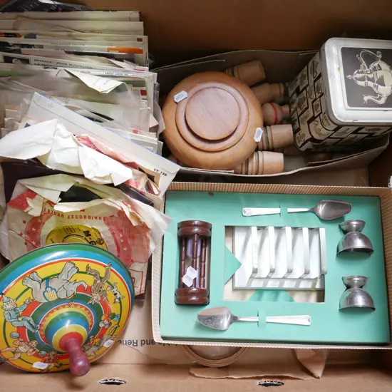 box; vintage spinning top, 45s, breakfast set etc