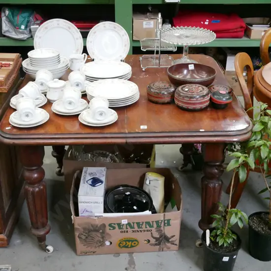 mahogany turned leg extending dining table -no additional leaves H-740 W-1060 D-1020