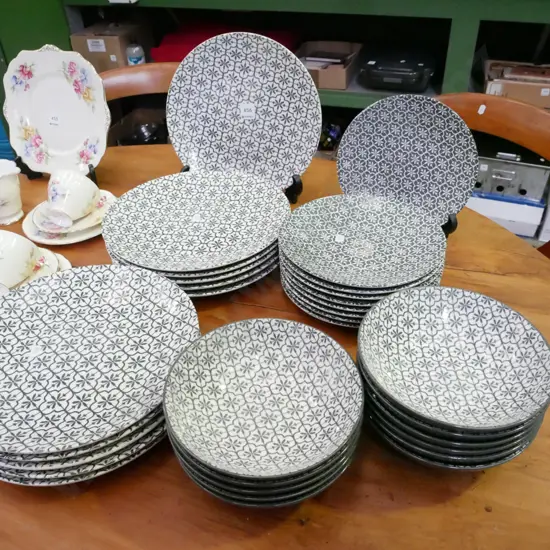 Thomson modern dinner items; plates, bowls