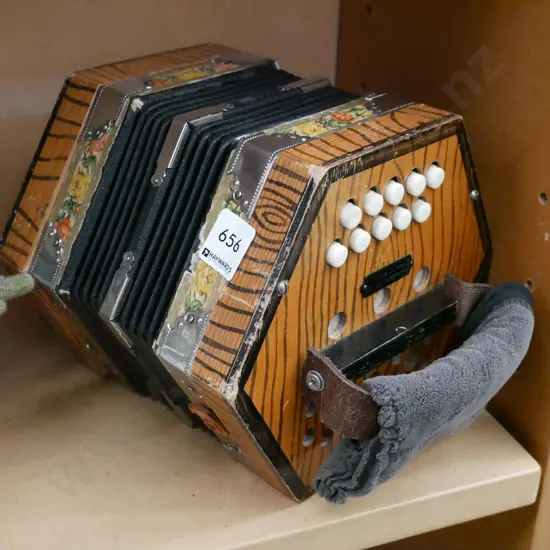 button accordion