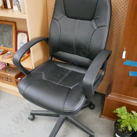 black vinyl office chair