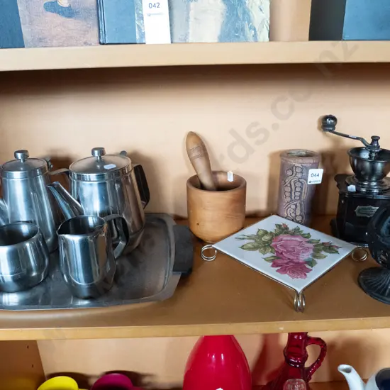 tea & coffee set, coffee mill, vase, etc.