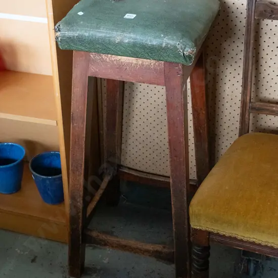 vintage vinyl upholstered stool - damage to vinyl H-870