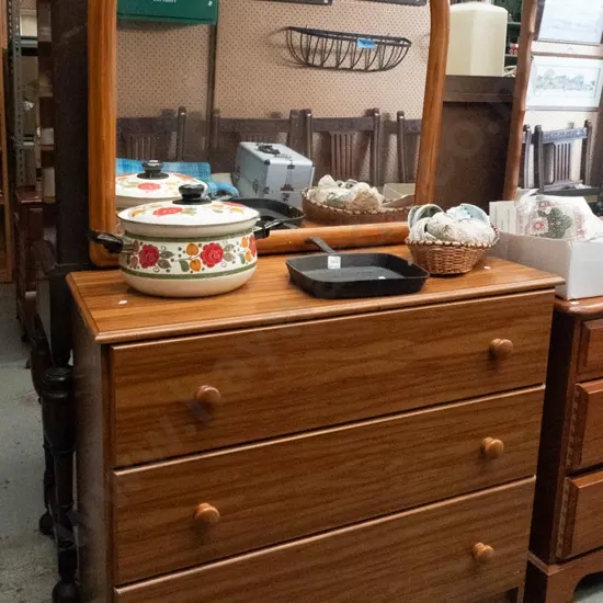 MDF faux wood veneer 3-drawer mirror-back dresser H-1660 W-860 D-400