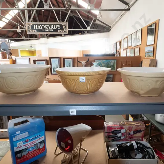 3 ceramic mixing bowls in good condition