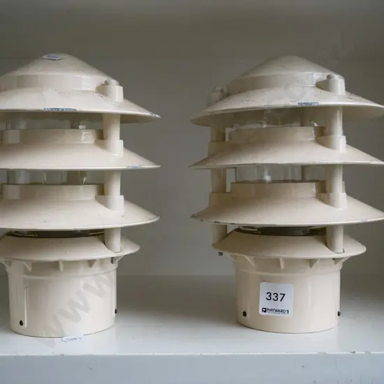 2x outdoor light fitting