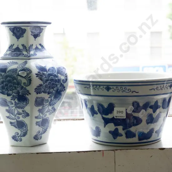 blue and white garden planter, vase H-280