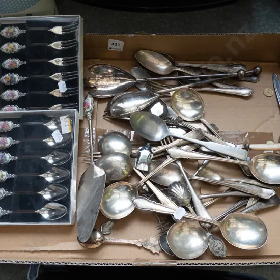 box; cased teaspoons and forks, assorted cutlery