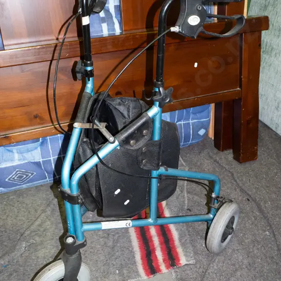 foldaway walking frame