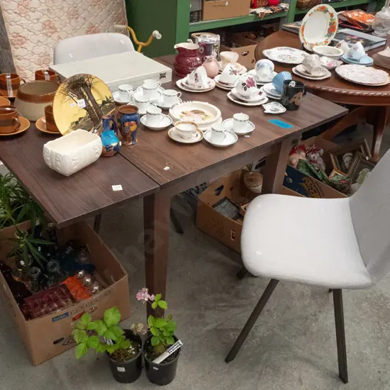 solid pine extending dining table with 2 matching chairs H-760 W-1230 D-900