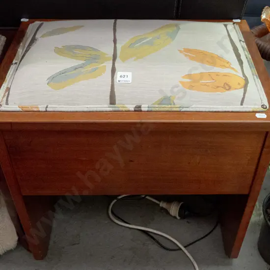 rimu upholstered piano stool