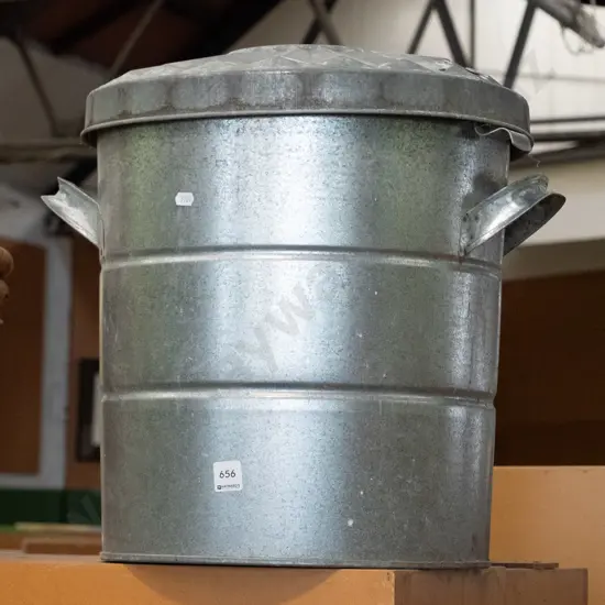 galvanised lidded ashcan