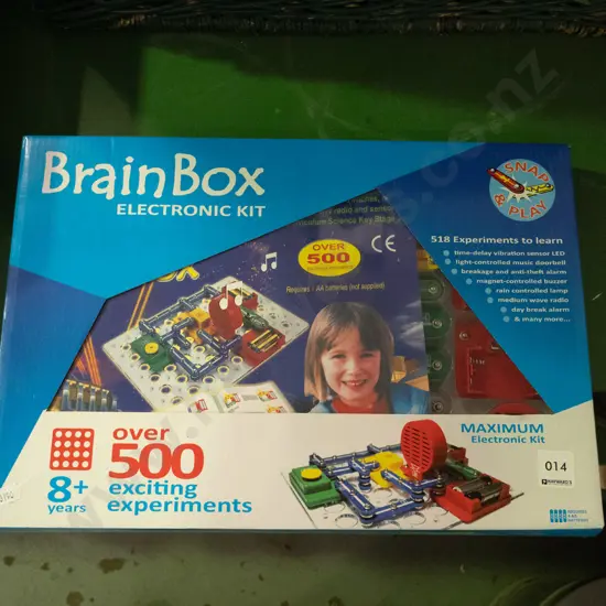 child's as-new Brain Box electronic kit