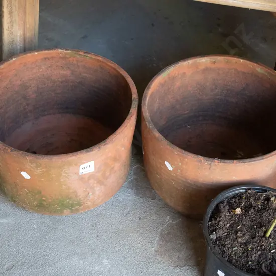 2x terracotta garden planters