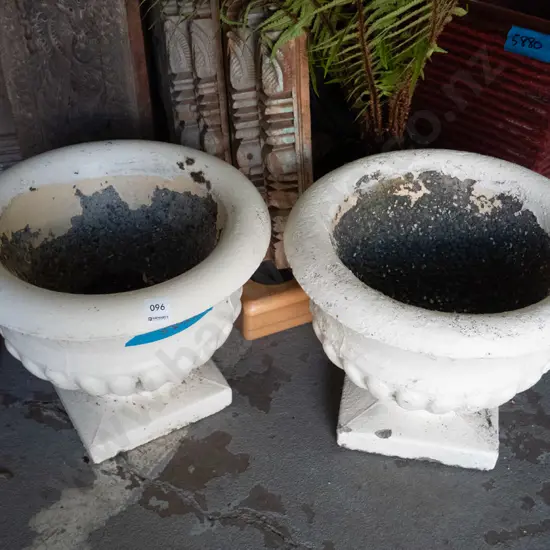 2x cast concrete garden urns H-300 Diam-370