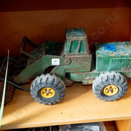 restorer's rusty Tonka front end loader