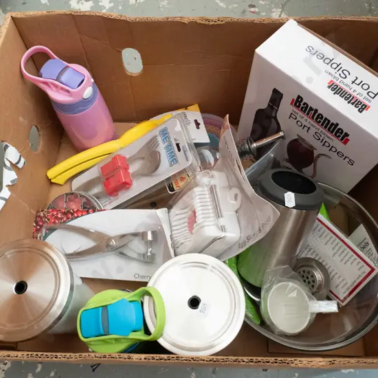 box of kitchen items, port sippers, smoothie tumblers, drink bottles, egg slicer, etc