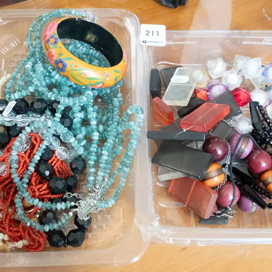 2x trays of costume jewellery