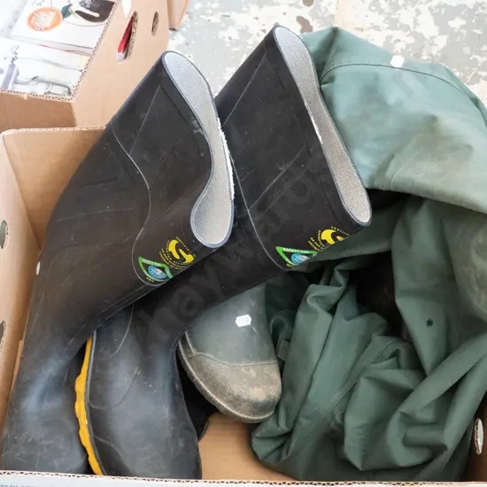 combination gumboots and overalls Boot size unknown, Skellerup gumboots - size 12