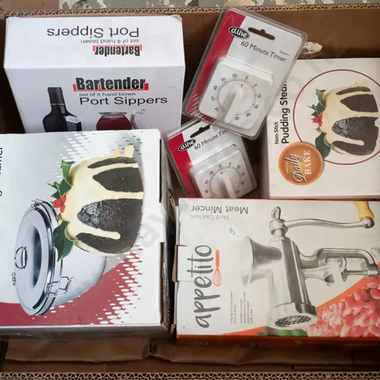 box; mincer, pudding steamer, port sippers, timer