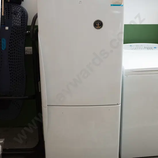 F&P fridge/freezer - older model, good condition