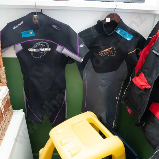 2x wetsuits 