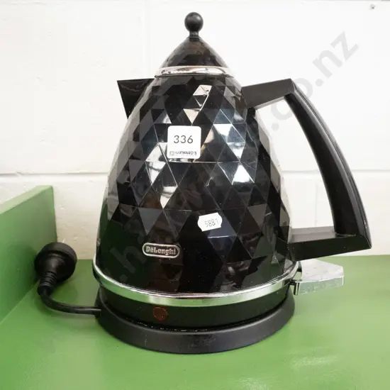 contemporary black Delonghi kettle