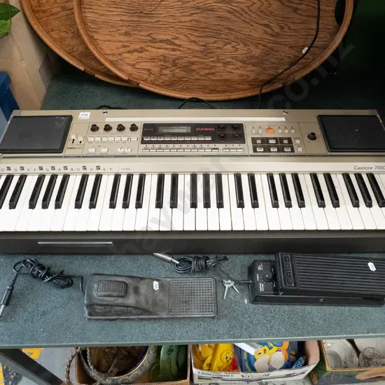 Casiotone 7000 keyboard with 2 pedals, box and part stand