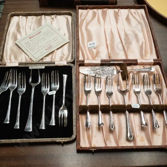 2x sets cased cutlery