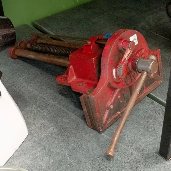 Dawn quick release woodworking vice