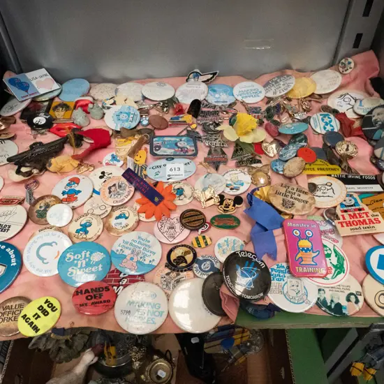 box; 1980s badges on blanket