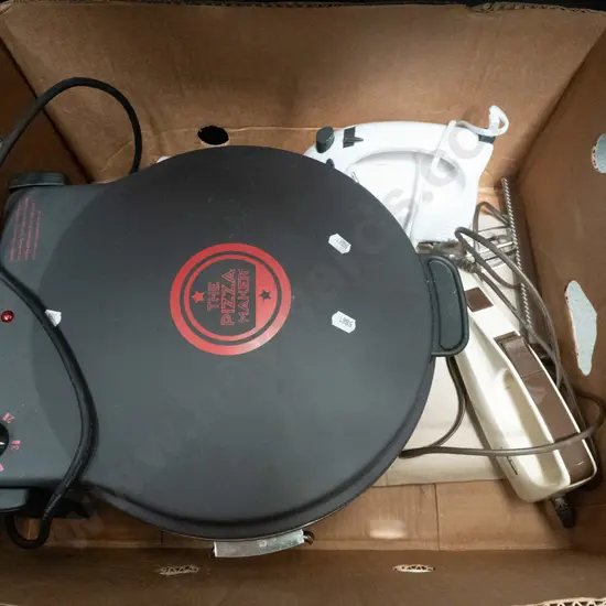 electronic pizza oven, electric knife, hand held mixer