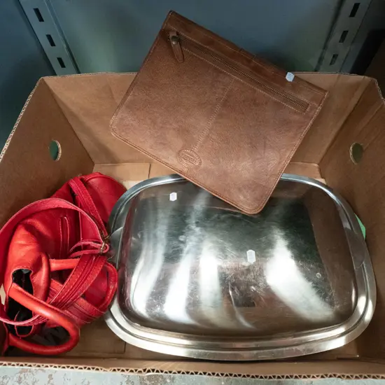 box; lidded roasting dish, 2x hand bags