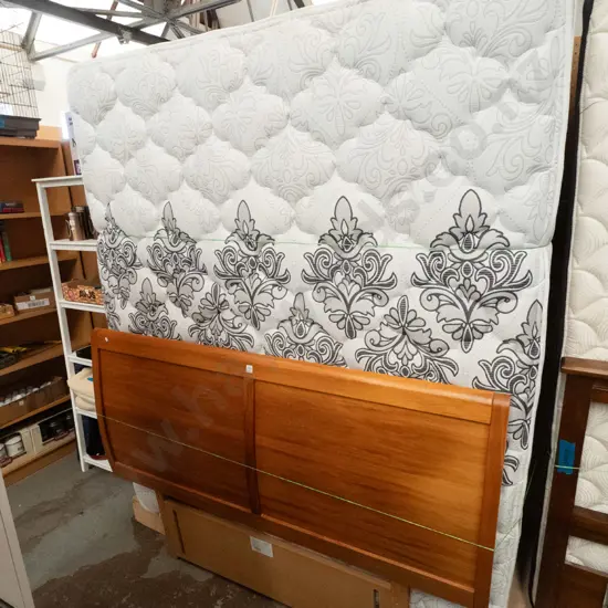 Beauty Rest Reign - medium comfort, king bed, base, mattress and solid rimu headboard