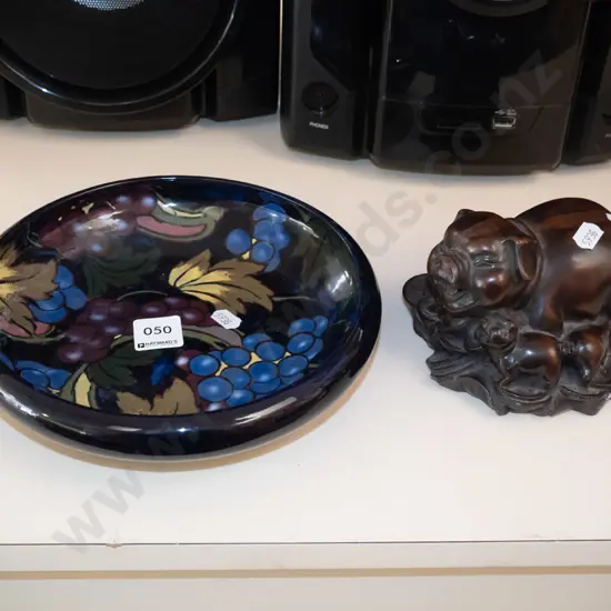 Jacobean ware bowl, carved wooden pig figurines