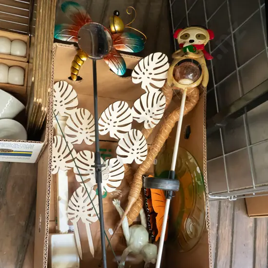 box; stakes, garden decorations, ceramic frog etc