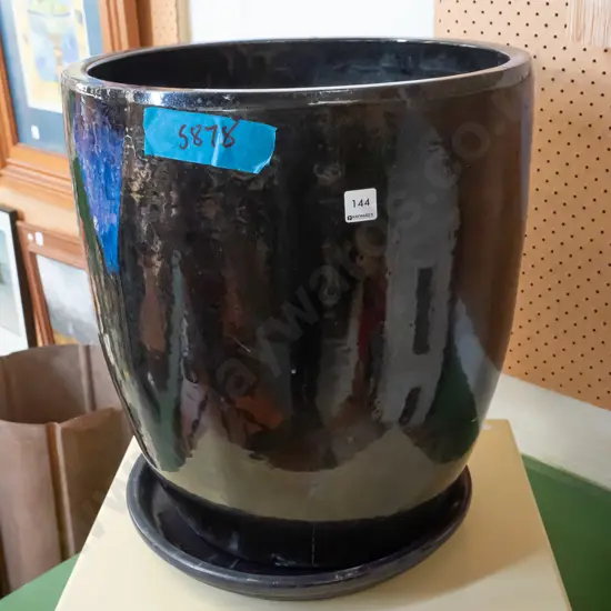 black garden planter H-500