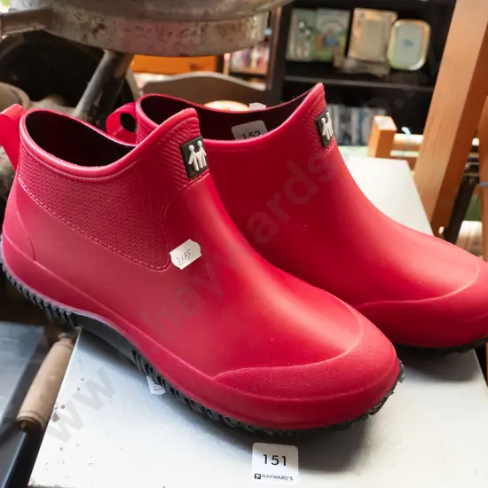 as-new red size 43 rubber ankle boots