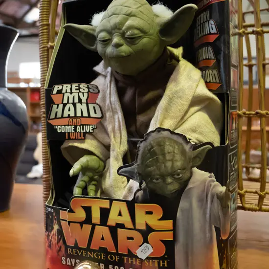 box; Star Wars Yoda figurine H-300 