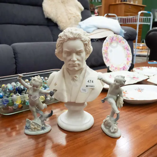 Beethoven bust, 2x figurines Bust H-220
