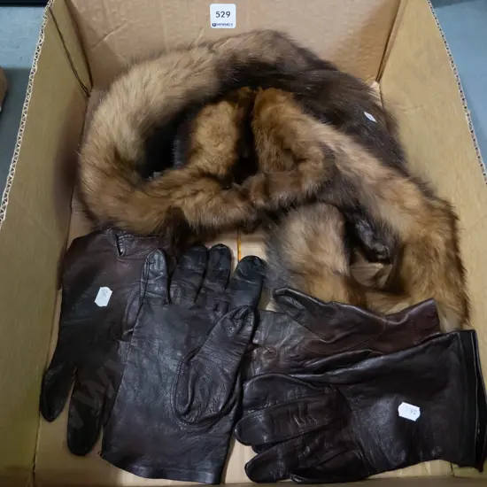 ladies glove, 2x fur stoles