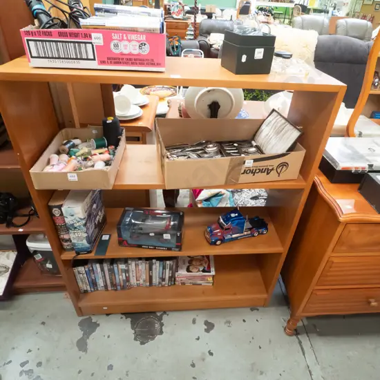 rimu bookcase (varnish needs attention) H-1080 W-900 D-280