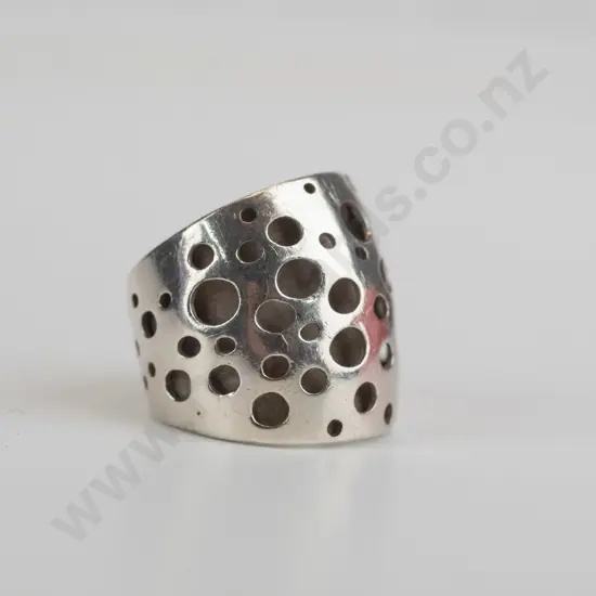 silver ring stamped 925