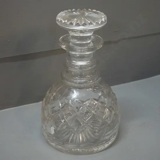 cut crystal heavy base stoppered decanter H-200
