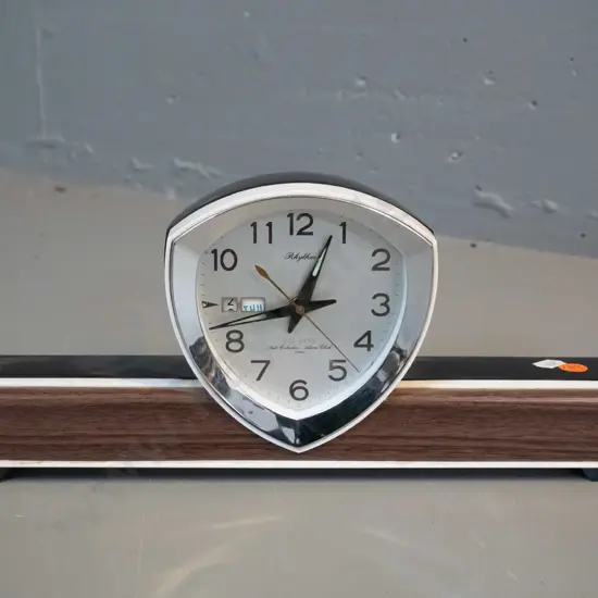 retro 'Rhythm' plastic cased desk clock marked Day-Date Calendar Alarm Japan H-140 W-340 D-60