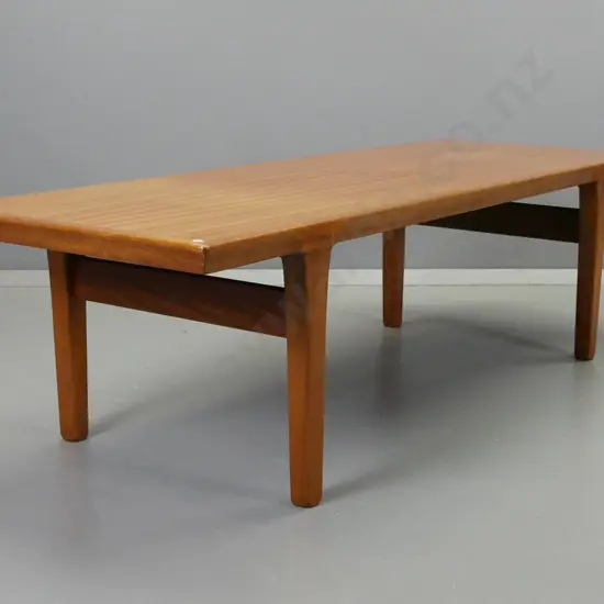 retro long mahogany coffee table on square tapered legs H-440 L-1530 W-560