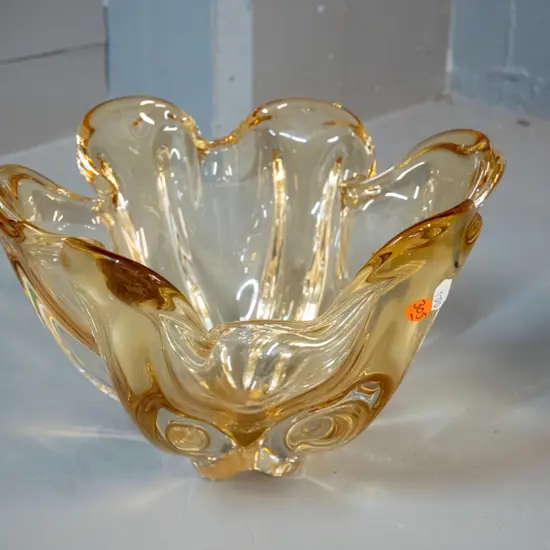 art glass bowl - light amber ribbed & scalloped shape H-180 D-270